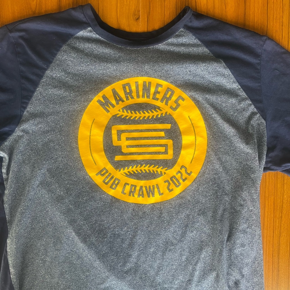Silver City Brewery Mariners Pub Crawl 2022 Gray and Navy Shirt